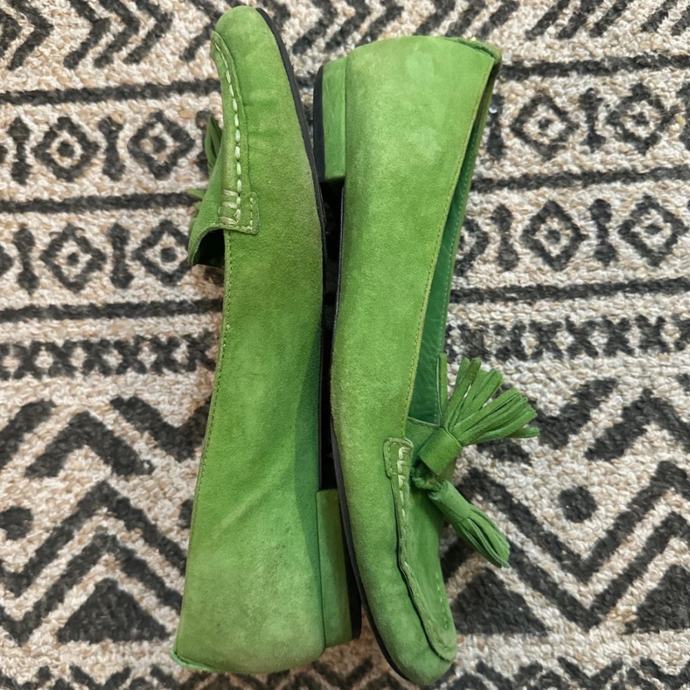 Green suede Kate Spade loafers with tassel detail - Picture 4 of 7
